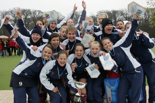 Die BHC-Damen jubeln ber den ersten Sieg im Europacup der Pokalsieger. Foto: Wolfgang Sternberger