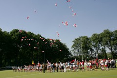 Bunte Luftballons stiegen bei der Erffnungszeremonie in den Himmel. Foto: Wolfgang Sternberger