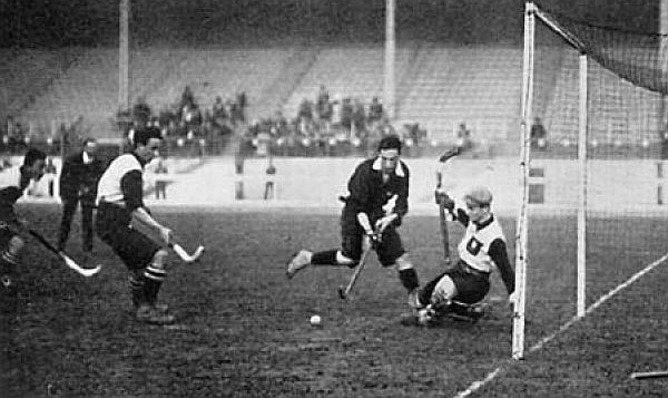 Deutschlands 1. Länderspiel: 1908 gegen Schottland bei den 4. Olympischen Spielen in London