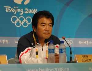 Koreas Trainer konnte mit dem Punkt auch nicht zufrieden sein.