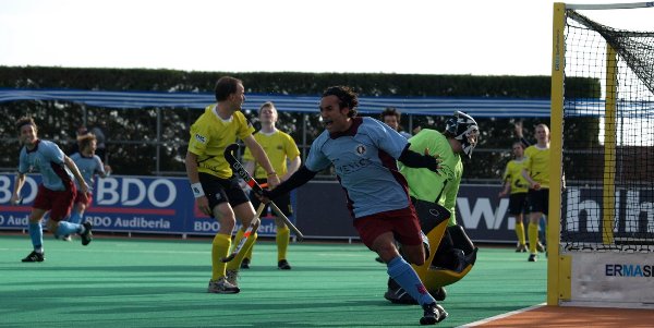 Carlos Nevado jubelt über sein 1:0 gegen Kelburne: Foto: EHL