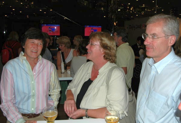 Uschi Schmitz mit Anja und Horst Müller-Wieland