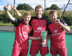 Die drei Uhlenhorst-Spieler Niki Becker, Felix Meyer und Jan Fleckhaus (v.l.) wurden 2007 mit dem deutschen U18-Nationalteam Europameister.