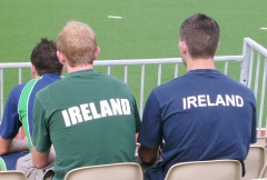 Auch die Untersttzung auf der Tribne nutzte den Iren nichts gegen Neuseeland. Sie htten einen Video Umpire bentigt. Foto: Geiger