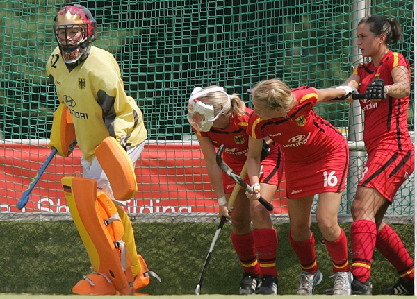 Kristina Reynolds, Spielszene 2 - das Foto ist in hoher Auflösung zur honorarfreien Veröffentlichung bestellbar.