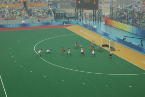 Regnerisch begann der Hockeyauftakt in Peking. Foto: Uli Meyer