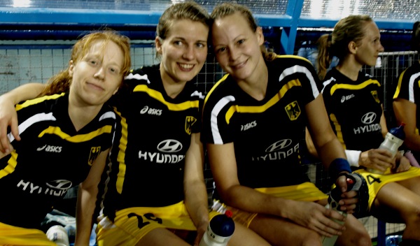 Gute Laune auf der Bank bei Nina Hasselmann, Lina Geyer, Anke Kühn und Mandy Haase. Foto: Gassert