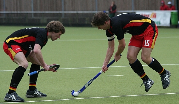 Jan-Philipp Rabente und Martin Häner bei der Ecken-Ausführung. Foto: G. Wesley