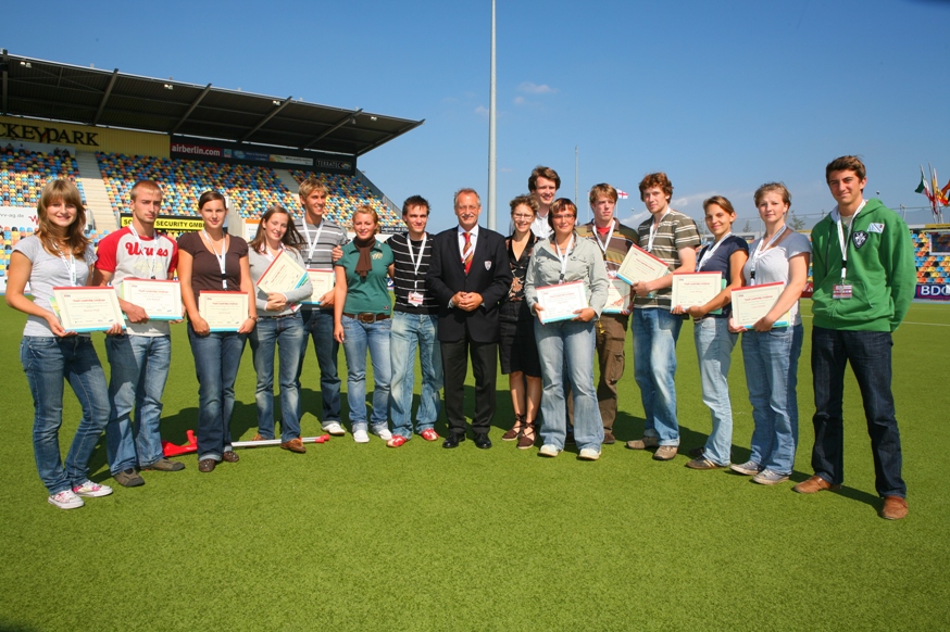 Traumhaftes Wetter whrend der Verleihung im Warsteiner Hockeypark